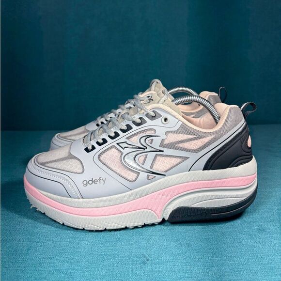 Size 9.5 - Women’s G-Defy Gravity Defyer multicolor shoes - Picture 1 of 10